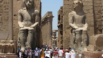 أسعار صادمة للمناطق الأثرية.. ألف جنيه سعر تذكرة مقبرة «سيتي الأول».. «الهرم الأكبر» بـ300 جنيه.. وتخفيض قيمة زيارة مقبرة «نفرتاري» 19 ألف جنيه بهدف تنشيط السياحة