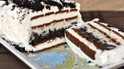 طريقة عمل طبقات الشوكولاتة بالكريمة