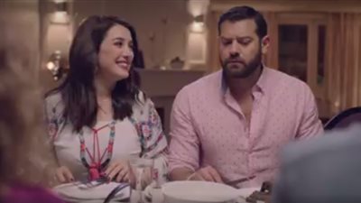 بالفيديو.. كندة علوش تفتخر بطبيخها أمام «حماتها» في إعلان فودافون