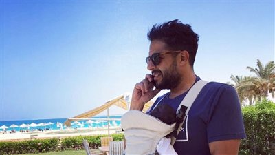 محمد حماقي ينشر أول صورة مع ابنته فاطمة