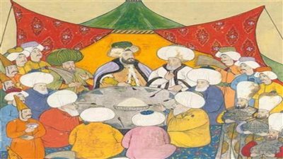 رئيس وزراء يدفع الهدايا لخدامه ليدعوا له في رمضان