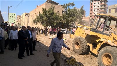 بالصور.. إزالة عشوائيات الدريسة غير الآمنة بالشرقية