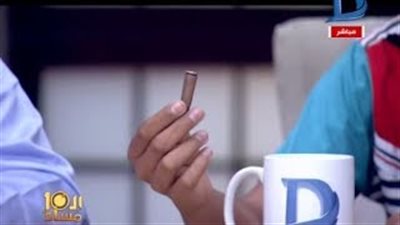 بالفيديو.. طفل ناج من حادث المنيا يحتفظ برصاصة قتلت والده