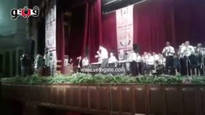 بالفيديو مصطفى كامل يشعل حفل جامعة القاهرة