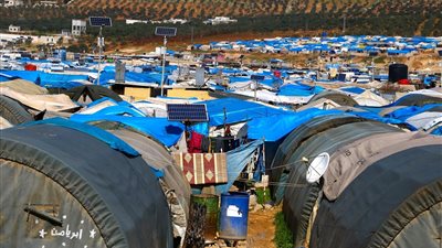 الهلال الأحمر التركي: 800 ألف شخص يعيشون في مخيمات بإدلب