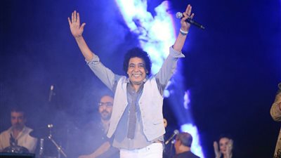 محمد منير يغني «ديو تراثي» مع المغربية سميرة القادري بحفل الكرنك