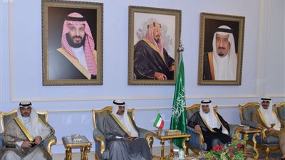 وزير الخارجية السعودي يلتقي مبعوث أمير الكويت لحل أزمة قطر