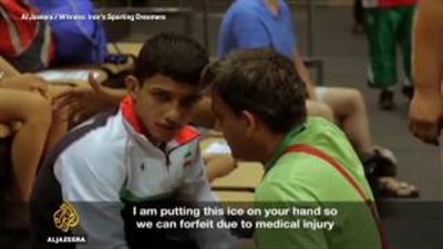 بالفيديو.. بكاء مصارع إيراني أُجبر على ادعاء الإصابة لتجنب مواجهة إسرائيلي