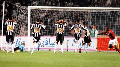 «الأهلي +90» تخصص اللحظات الأخيرة.. هدف السعيد في «يانج» بوابة دور المجموعات 2016.. أبوتريكة يحسم أبطال أفريقيا بتسديدة تاريخية أمام الصفاقسي.. متعب يقتنص الكونفدرالية.. وأسامة حسن