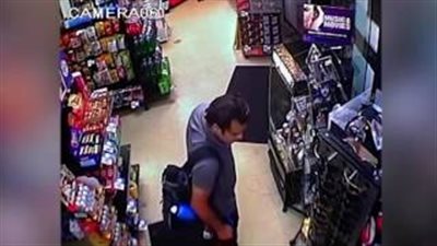 بالفيديو.. الشرطة تفشل في القبض على لص محترف بسرقة «الشيكولاته»