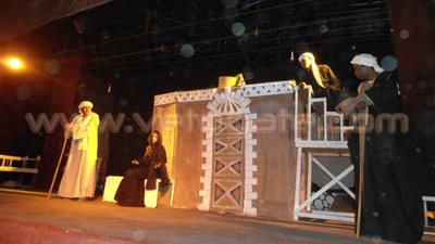 بالصور.. عرض «اللسان المر» بثقافة أسوان