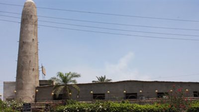 رئيس قرية «دلبشان» يتفقد مكتب البريد بعد تطويره في الغربية