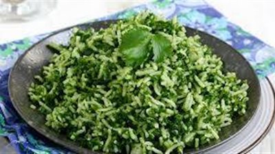 طريقة إعداد الأرز بالسبانخ والأعشاب من مطبخ بسمة