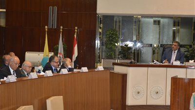 وزير قطاع الأعمال يشارك في اجتماع «القابضة للصناعات الكيماوية»