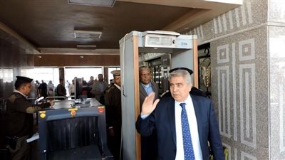 مدير شرطة النقل يتفقد الخدمات الأمنية بمحطات المترو والسكة الحديد