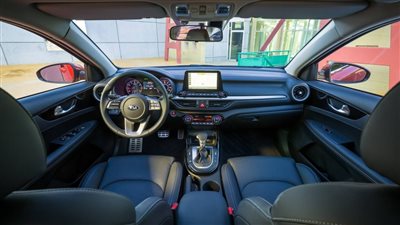 محرك 4 سلندر يقلل استهلاك الوقود بسيارة سيراتو 2019 (صور)