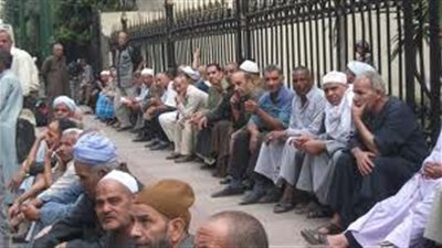 الاتحاد العام لنقابات العمال يطالب بتعديل قانون العاملين المدنيين بالدولة