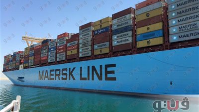 بالفيديو والصور.. «مميش» يصعد على متن ثاني أكبر سفينة حاويات في العالم