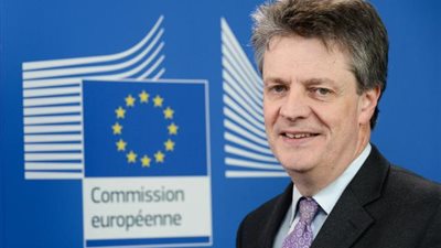 المفوض الأوروبي البريطاني يقدم استقالته بعد الخروج من الاتحاد