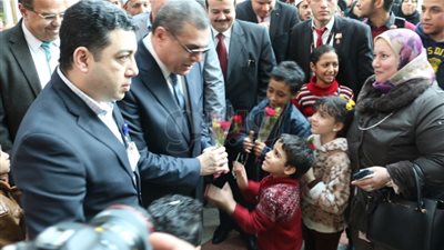 محافظ الفيوم يرأس وفدًا شعبيًا لزيارة مرضى مستشفى 57357