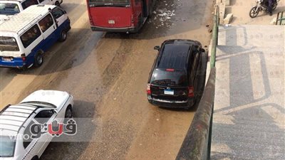 بالصور.. كثافات مرورية بسبب كسر ماسورة مياه في محور النصر
