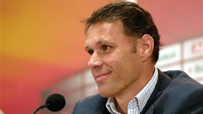 «فان باستن» يترك المنتخب الهولندي من أجل منصب بـ«الفيفا»