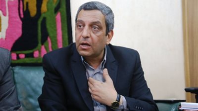 نص التحقيقات مع نقيب الصحفيين لاتهامه بإيواء مطلوبين أمنيا