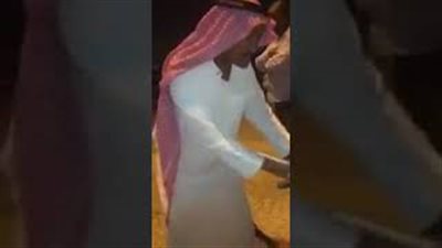 الاعتداء على وافد بالضرب وسرقته بالإكراه بالرياض (فيديو)