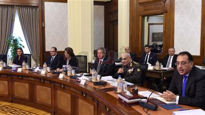 تفاصيل أول اجتماع للحكومة بعد التعديل الوزاري.. الترحيب بالوزراء الجدد.. توجيه الشكر للمستبعدين.. الإعلان عن طرح سندات دولارية منتصف فبراير المقبل.. وانخفاض معدل التضخم ٢٠٪؜ نهاية ٢٠١٨