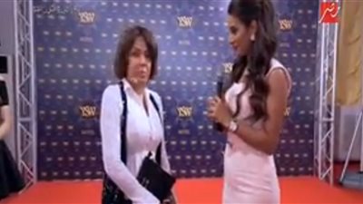 شاهد رد فعل لوسى بعد تجاهلها في «رامز واكل الجو»