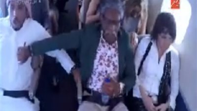 بالفيديو.. لوسى تعتدى بالضرب على رامز جلال