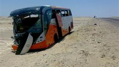 غرفة عمليات أسوان: اختلال عجلة القيادة وراء حادث إصابة سائحين يابانيين
