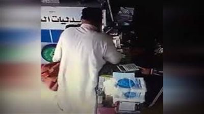 كاميرات المراقبة ترصد سرقة صيدلية في الشرقية (فيديو)