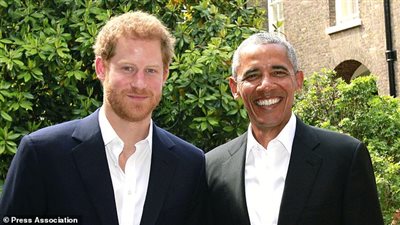 بالصور.. باراك أوباما يزور الأمير هاري في قصر كينسينجتون