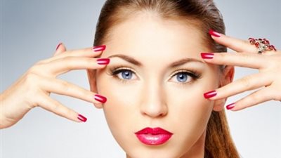 7 خطوات لتثبيت مكياجك في الصيف