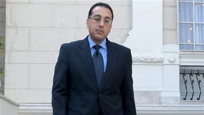 مصطفى مدبولي يصل مطار القاهرة لاستقبال رئيس وزراء إثيوبيا