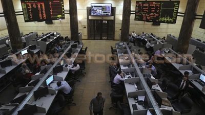 ارتفاع محدود لمؤشرات البورصة بمنتصف التعاملات