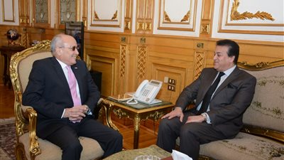 العصار وعبد الغفار يكرمان المتميزين بالأكاديمية المصرية للهندسة