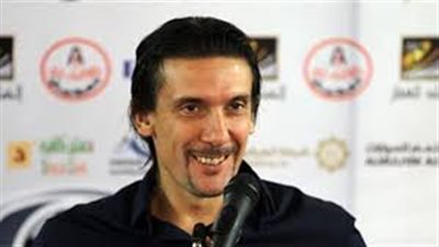 نيبوشا يحاضر لاعبي الزمالك قبل لقاء سموحة