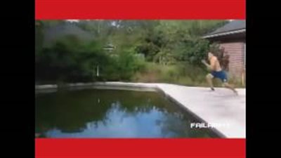 بالفيديو.. سقوط مروع لشاب حاول استعراض مهاراته أمام أصدقائه
