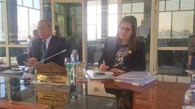 وزيرة التخطيط تلتقي القيادات التنفيذية لمحافظة قنا