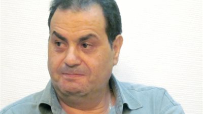 أنور مغيث مغازلا العاملين بالقومي للترجمة: 