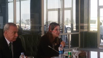 بالصور.. محافظ قنا يطالب وزيرة التخطيط بتفعيل قرار المدينة الرياضية