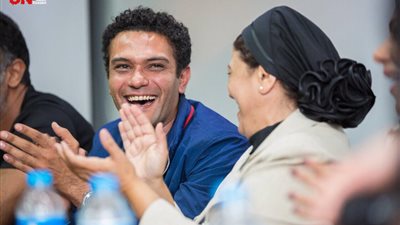 آسر ياسين بعد تكريمه: «مبسوط» بطاقة الشباب وحماسهم