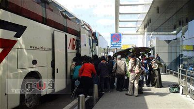 بالصور.. مطار القاهرة يستقبل وفدا سياحيا أندونسيا