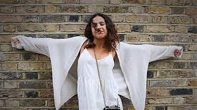 ابنة عمرو دياب تكشف سر رفضها الغناء باللغة العربية