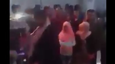 بالفيديو.. عروس تتعرض لموقف محرج بسبب عريسها