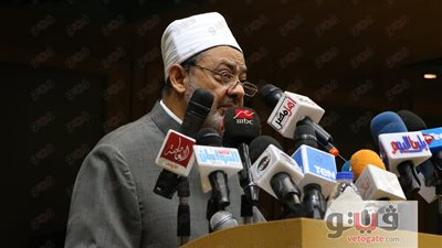 الإمام الأكبر يكرم أوائل الثانوية الأزهرية.. الطيب لـ«الطلاب»: مشاركة رئيس البرلمان في الحفل تكريم لكم.. افتخروا بانتسابكم لمؤسسة عريقة.. العلم لا ينحصر في مناهج الدين واللغة.. وأنصحكم بتعلم