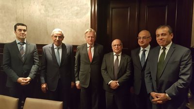 طارق قابيل يبحث سبل التعاون مع اتحاد مصنعي المنسوجات في بلجيكا