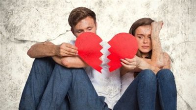 8 تصرفات سلبية تجعل خطيبك يفكر في الارتباط بغيرك